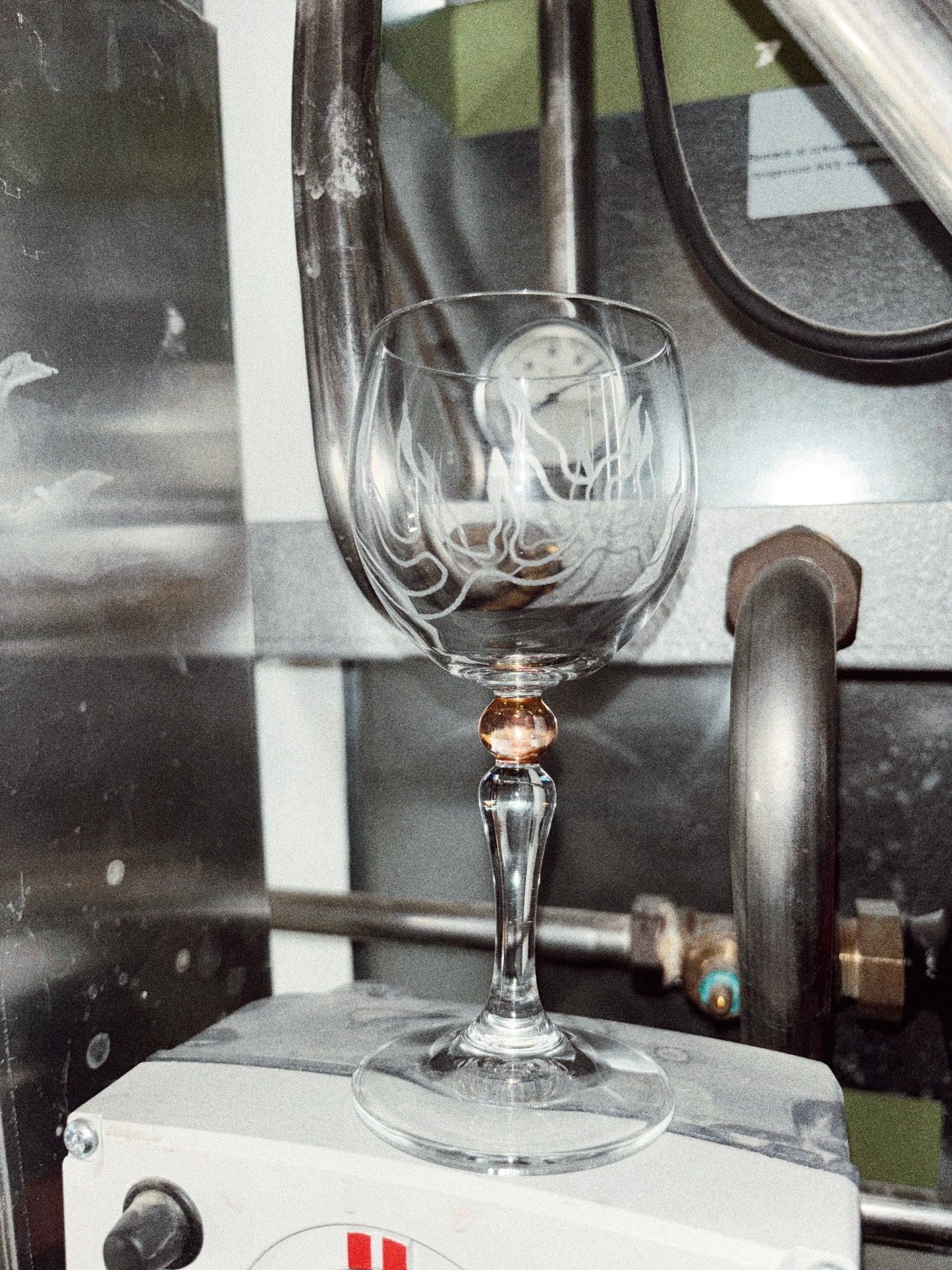 Wine Glass / Traditional Flames
