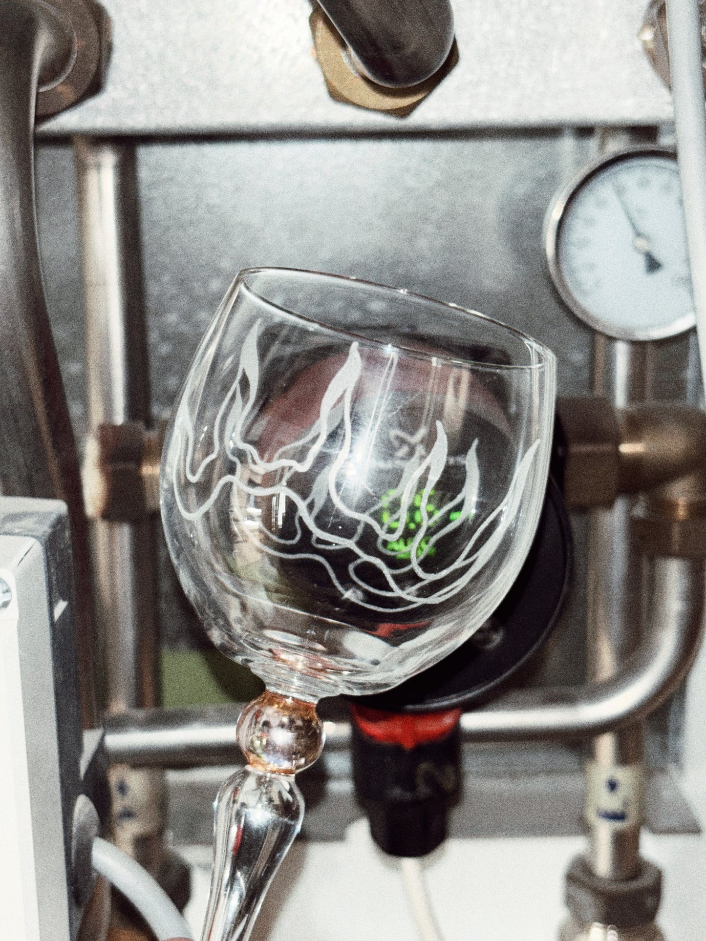Wine Glass / Traditional Flames